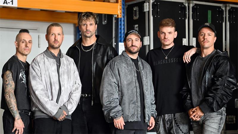Die Band Electric Callboy steht in einer Halle in Castrop-Rauxel - von links nach rechts: Frank Zummo, Daniel Haniß, Kevin Ratajczak, Nico Sallach, Pascal Schillo und Daniel Klossek. (Archivbild)