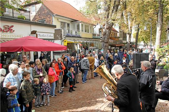 Die Band Herman´s Dixie Express unterhält die Besucher mit ihrem Gute-Laune-Jazz. Fotos: Fricke