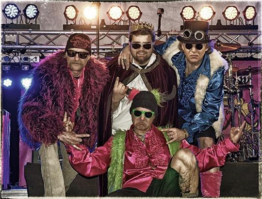 Die Band King Seppys Flokatis will auf der Bühne im Langelsheimer Hotel Zum Löwen für Partystimmung unter den Gästen sorgen. Foto: Privat