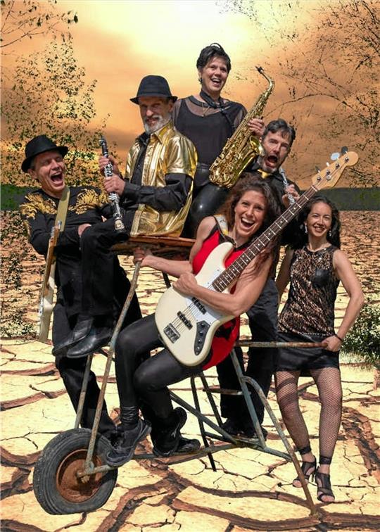Die Band Manny modern Troubadours wartet voller Spielfreude und Humor mit französischer, spanischer und englischsprachiger Musik auf. Foto: Privat