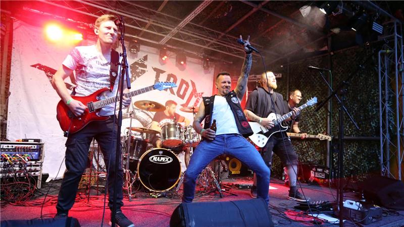 Die Band Rockstrom, hier beim „Pfauenteiche Rocken“, ist im Oberharz bestens bekannt. Für Frontmann Tobias Urbanski ist das Konzert in Clausthal ein Heimatbesuch.
