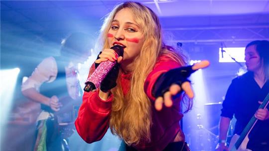 Die Band Sick Lick aus Hannover zeigte sich am Samstag als energiegeladene Formation, die im B6 über die Bühne tobte.