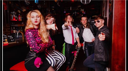 Die Band Sick Lick bringt modernen Rocksound auf die Bühne.