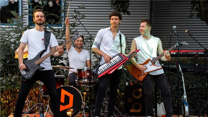 Die Band The Dippers um Frontmann Luca Weber (rechts) treten regelmäßig in Bad Harzburg auf.