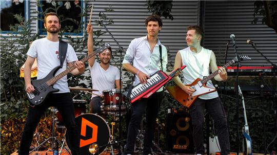 Die Band The Dippers um Frontmann Luca Weber (rechts) treten regelmäßig in Bad Harzburg auf.