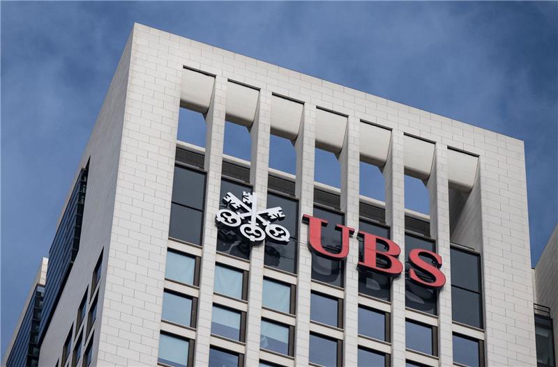 UBS gewinnt neue Kundengelder Die Bank erhöhte für Rechtsfälle im Zusammenhang mit dem Geschäft mit Ramsch-Hypotheken aus der Zeit vor der Finanzkrise die Rückstellungen um 665 Millionen Dollar.