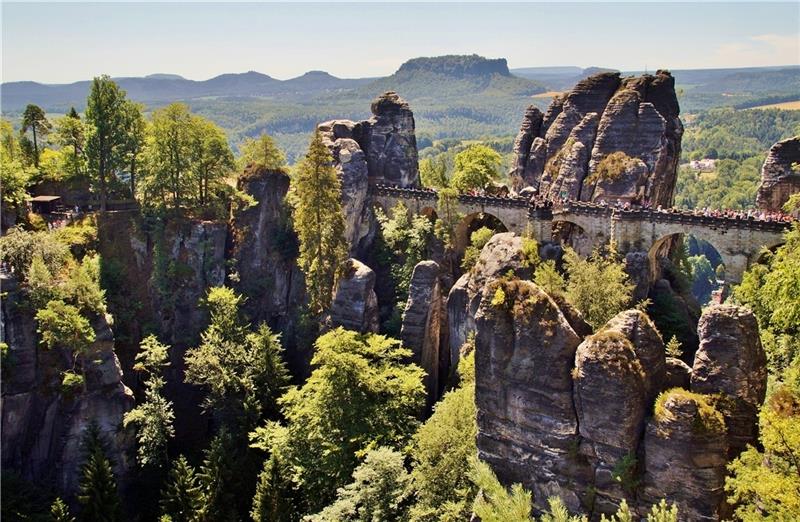 Jugendtreff Bad Harzburg bietet zehn kostenlose Freizeitplätze an Die „Bastei“ im Elb-Sandstein-Gebirge könnte eines der Ausflugsziele während der Sommerfreizeit sein. Foto: Pixabay