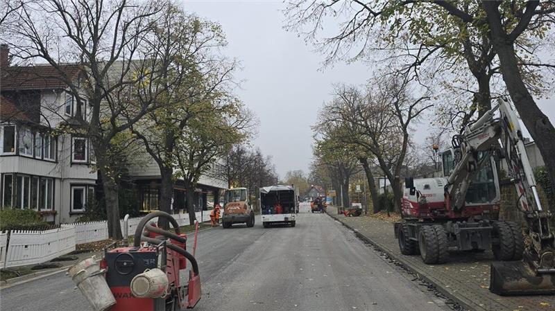 Die Bauarbeiten auf der Hildesheimer Straße liegen voll im Zeitplan. Bei anderen städtischen Bauprojekten sieht das anders aus.