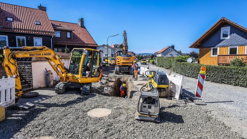 Millionen-Sanierung: Das passiert am Altenauer Glockenbergweg Die Bauarbeiten im Glockenbergweg in Altenau sind gestartet und gehen aktuell gut voran.