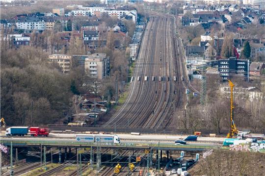 Die Bauarbeiten rund um Duisburg und Essen haben zu Ostern die größten Auswirkungen.