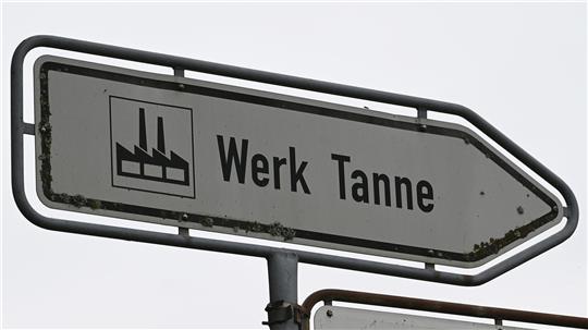 Auf dem Schild steht der Schriftzug "Werk Tanne".