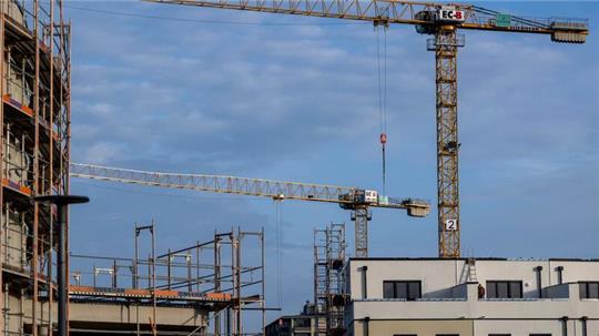 Die Baugenehmigungen sind im Mai erneut deutlich gefallen - schlechte Vorzeichen für den Wohnungsbau (Archivbild)