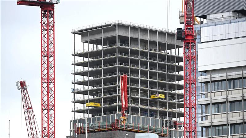 Deutsche Wirtschaft wächst - aber größere Haushaltslöcher Die Bauinvestitionen zogen zuletzt an.