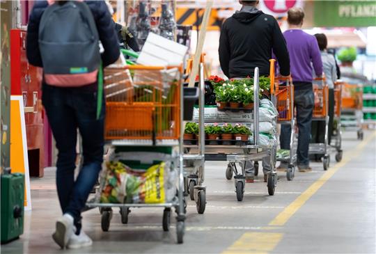 Die Baumarktbranche hofft 2024 auf bessere Geschäfte. Immerhin ein wenig Anlass zur Zuversicht bieten das Absinken der Inflationsrate sowie die Erhöhung der Reallöhne, so ein Branchenvertreter.