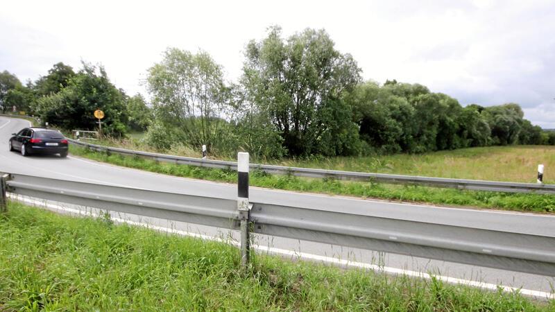 Die Baumreihe im Hintergrund südlich von Neuenkirchen verrät: An dieser Stelle verläuft der Krummbach quasi schnurgerade. Nun könnte sich mit Fördergeldern die Chance auf eine naturnahe Entwicklung ergeben.