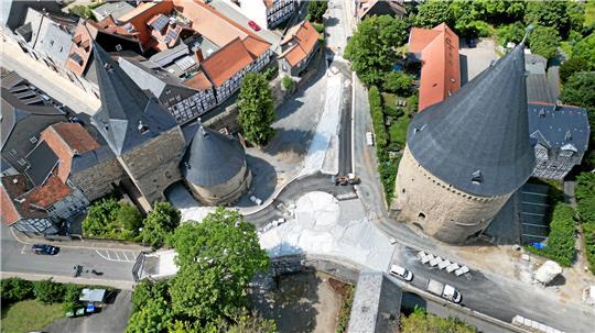 Die Baustelle am Breten Tor: Zum Start des Altstadtfestes sollen dort die Autos wieder fahren können. Foto: Neuendorf