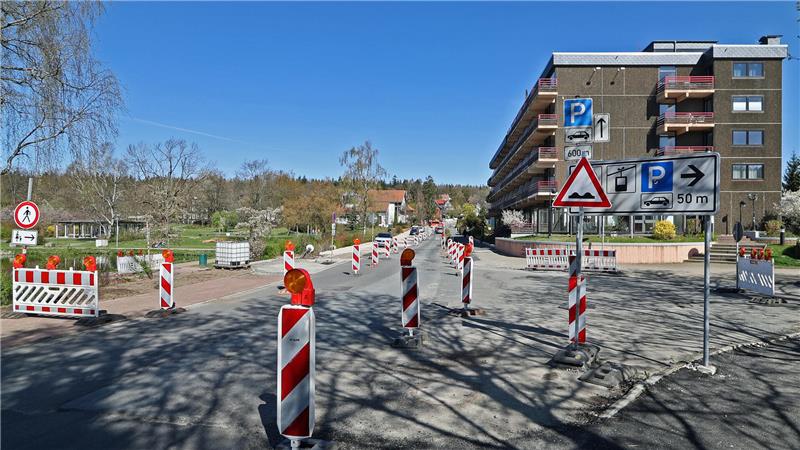 Parkstraße in Hahnenklee: Baustelle zieht in Richtung Kurhaus Die Baustelle auf der Parkstraße rückt weiter in Richtung Kurhaus.