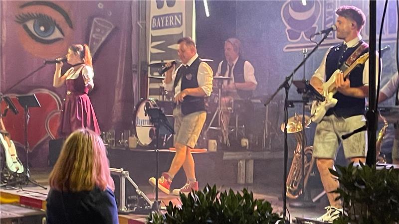 Die „Bayern Mafia“ heizt den Astfeldern am Samstagabend ein.