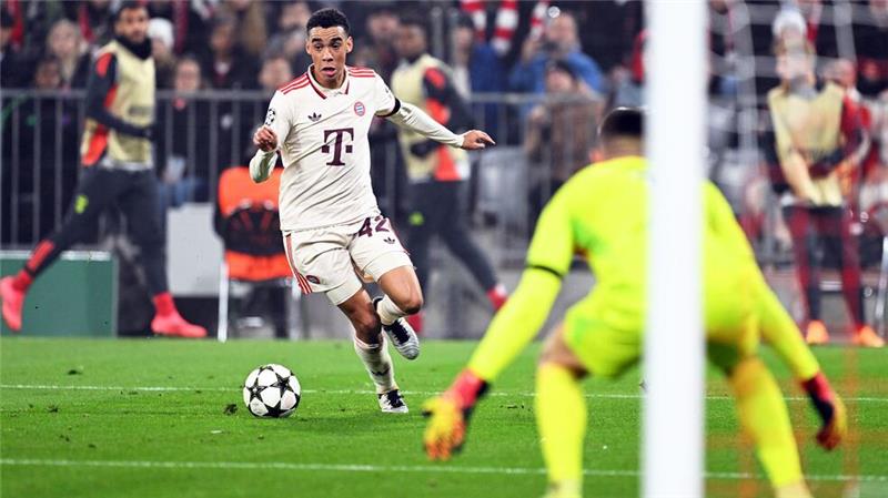 Musiala köpft Bayern zum Arbeitssieg: „Manchmal reicht 1:0“ Die Bayern, hier Jamal Musiala (l), rannten immer wieder an auf das Tor von Benfica-Schlussmann Anatolij Trubin.