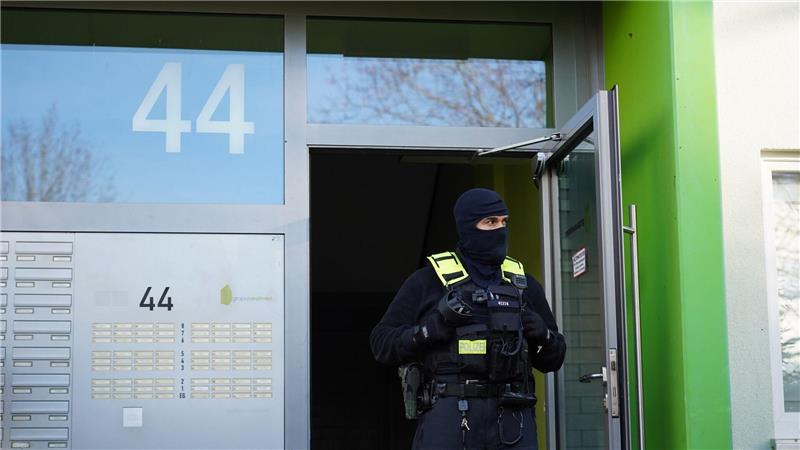 Dobrindt verbietet islamistischen Verein Muslim Interaktiv Die Beamten sicherten am frühen Morgen Material.