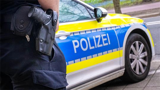 Die Beamten stellten bei der Unfallaufnahme fest, dass der Fahrer Alkohol getrunken hatte. (Symbolbild)