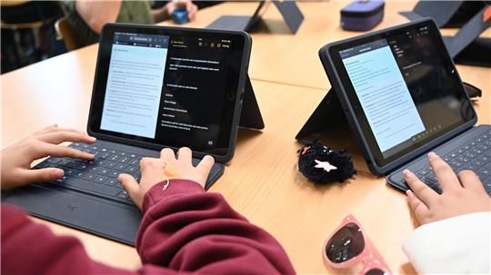 Die Bedeutung von Künstlicher Intelligenz in der Schule wächst. (Archivbild)