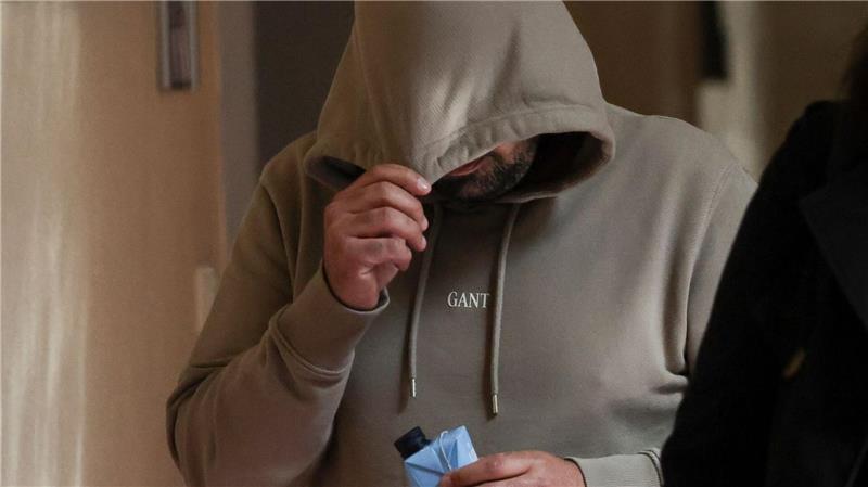 Die Befragung des Zeugen ist noch nicht abgeschlossen. 