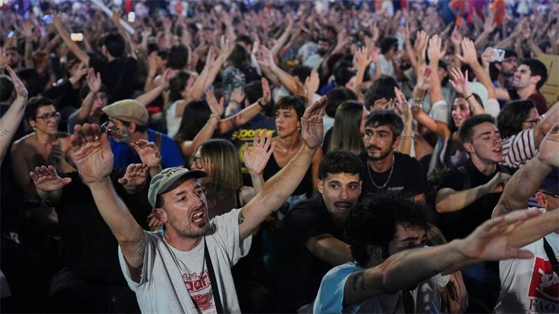 Die Behörden sprachen von 25.000 Teilnehmern, die Veranstalter von 300.000.