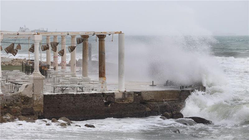 Die Behörden warnen vor hohem Wellengang - wie hier bei Málaga.
