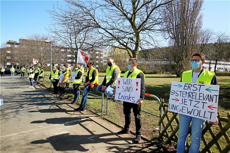 Trinks-Beschäftigte legen Arbeit nieder Die Belegschaft protestiert, die Zentrale zieht trotzdem um: Bald ist Trinks Goslar-Geschichte. Fotos: Epping