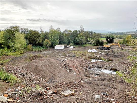 Die Beräumung des Altlastgeländes ist in vollem Gange – neue Schadstofffunde im Boden könnten sogar für noch weiteren Sanierungsaufwand sorgen. Foto: Landkreis Goslar