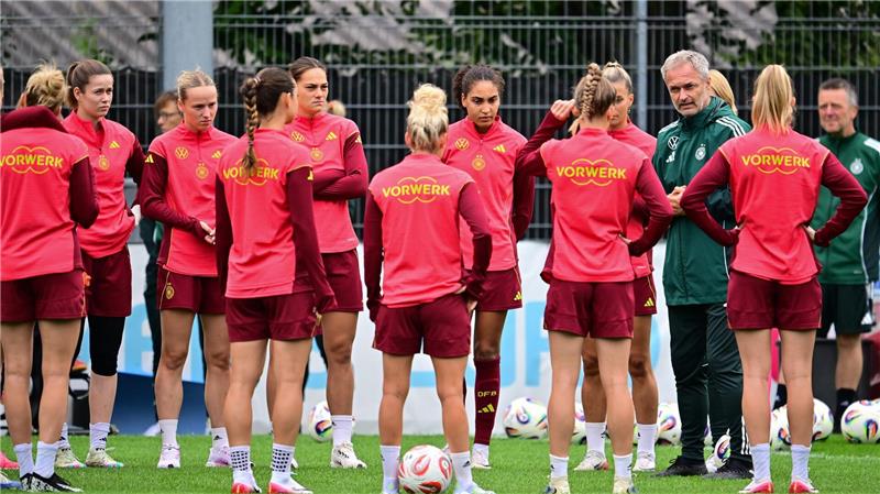 Nächstes Personalpuzzle für Wück und die Fußballerinnen Die Beratungen vor dem Spanien-Spiel laufen.