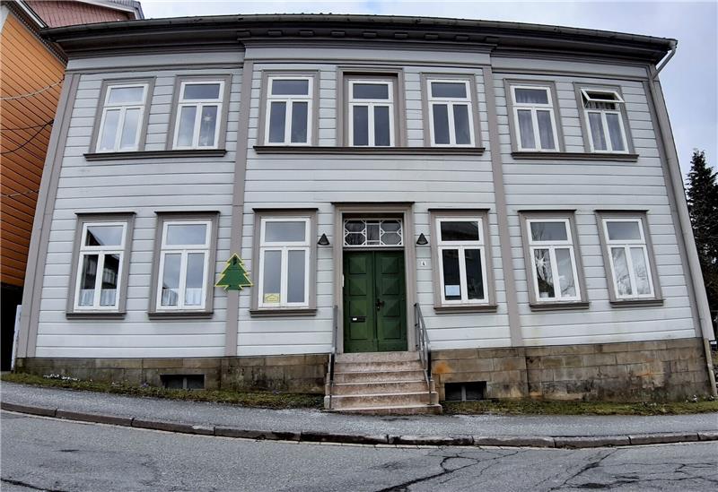 Die Beratungsstelle des Diakonischen Werks Harzer Land hat ihren Oberharzer Sitz „An der Marktkirche 4“. Im hinteren Teil des Gebäudes tun sich die „Lazarus“-Helfer um. Foto: Potthast