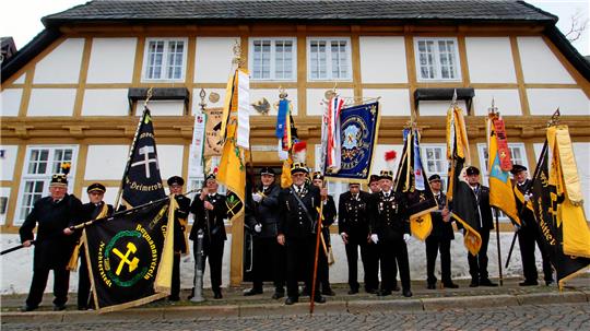 Die Bergleute nehmen beim Bergdankfest 2020 Aufstellung vor dem Kleinen Heiligen Kreuz. Gehören solche Bilder der Vergangenheit an?