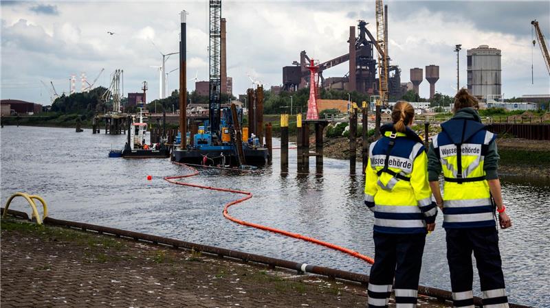 Die Bergungsarbeiten wurden laut Hafenamt gegen 19.00 Uhr beendet.
