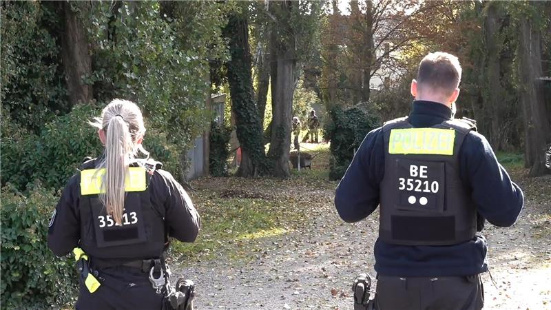 Polizei geht im Fall Rebecca von Tötungsdelikt aus Die Berliner Polizei sucht in Brandenburg nach Tatspuren und Beweismitteln im Fall Rebecca.
