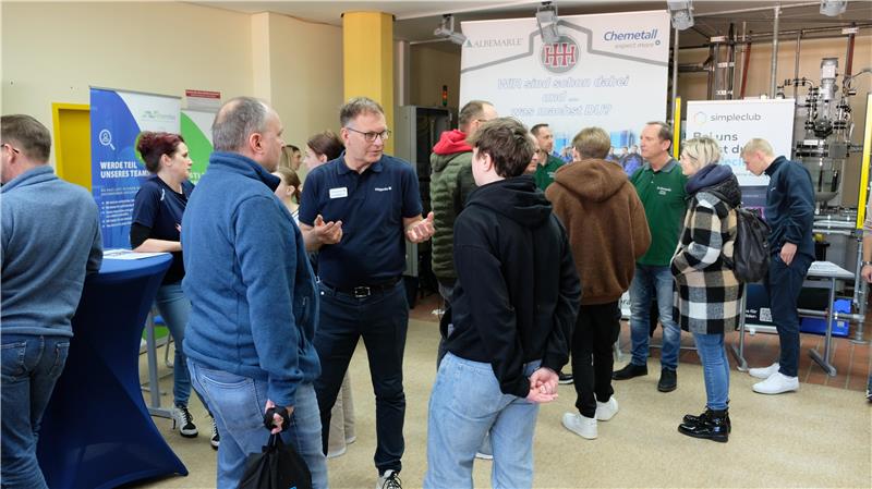 „#TschüssSchule“ neu im Kreishaus Die Berufsorientierungsmesse „‘TschüssSchule“ geht erstmals im Kreishaus über die Bühne.