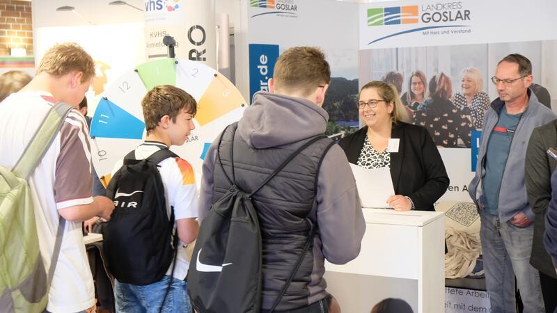 Die Berufsstarterbörse AOK & Studienmesse ist aus dem jährlichen Veranstaltungskalender nicht mehr wegzudenken. Mehr als 100 Aussteller werden sich am 24. und 25. September im Kreishaus präsentieren.