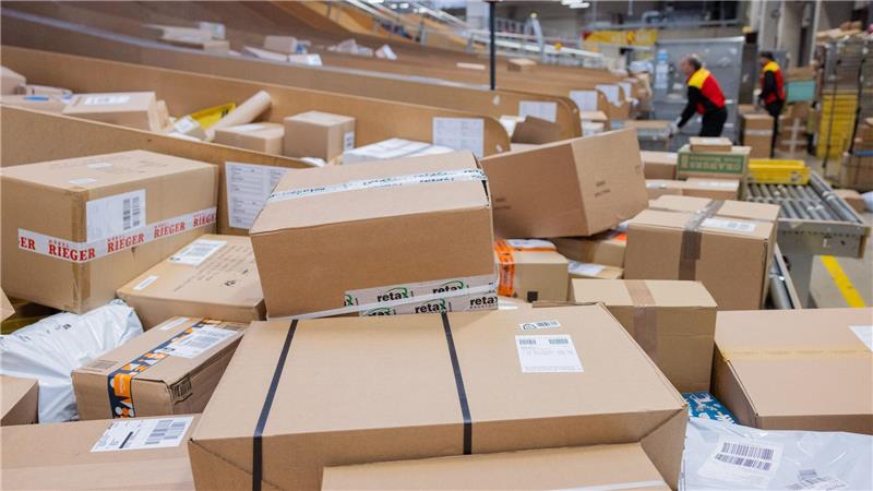 Die Beschuldigten wollten laut Bundesanwaltschaft Pakete mit Brandsätzen verschicken. (Symbolbild)