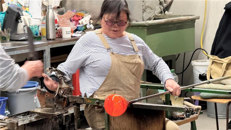 Von Walpurgis bis Stadtfest: Das sind die Großevents im Oberharz Die Besucher des Herbstfestes können dabei zusehen, wie Glas entsteht.