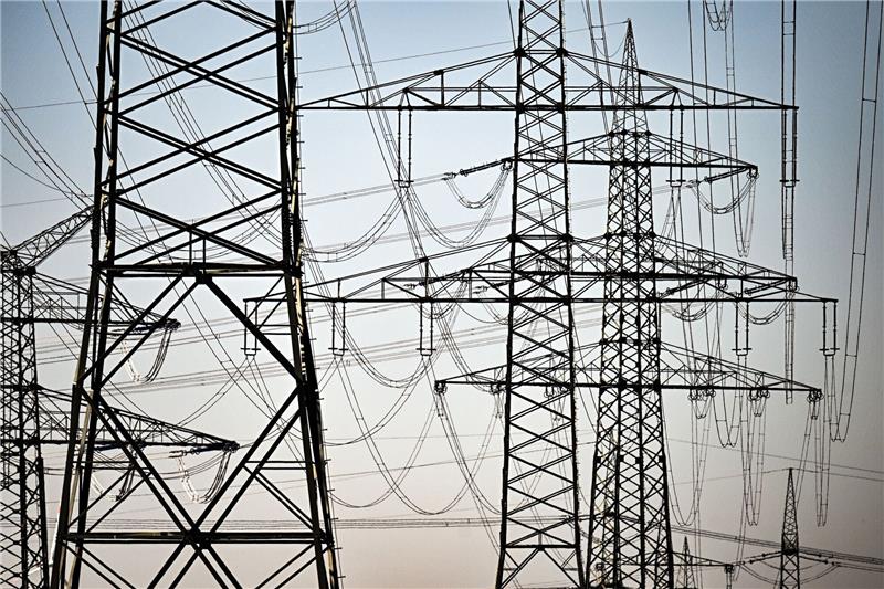 Stromnetzbetreiber wollen Milliarden zusätzlich vom Bund Die Betreiber der deutschen Stromübertragungsnetze wollen mehr Geld vom Bund.