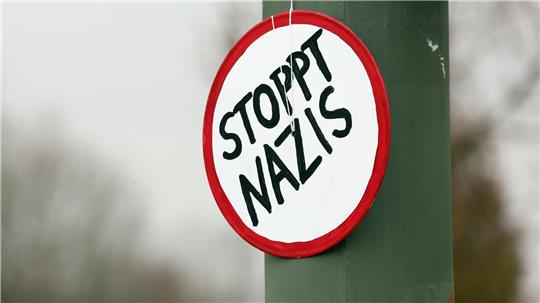 Die Betroffenenberatung Niedersachsen hat 2024 über 400 Beratungsgespräche nach rechten, rassistischen und antisemitischen Angriffen geführt. (Symbolbild)