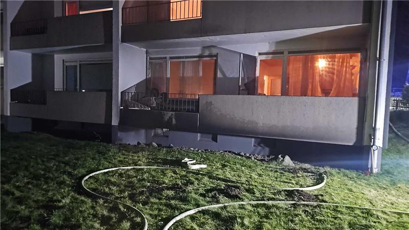 Nach Kellerbrand in Oker: Mehrfamilienhaus bleibt gesperrt Die Bewohner mussten teilweise über die Balkone gerettet werden. Foto: Epping