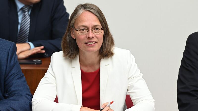 Die Bildungssenatorin wurde in ihrem Amt bestätigt.