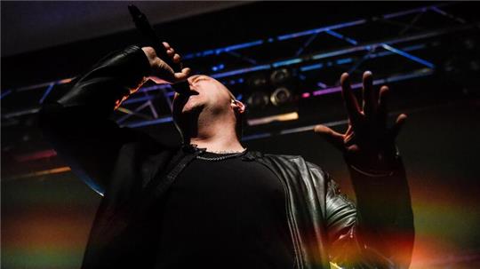Die Bitterfelder Band Goitzsche Front rund um Sänger Pascal Bock hat es erneut geschafft: Das aktuelle Album steht auf Platz 1 der Charts. (Archivbild)