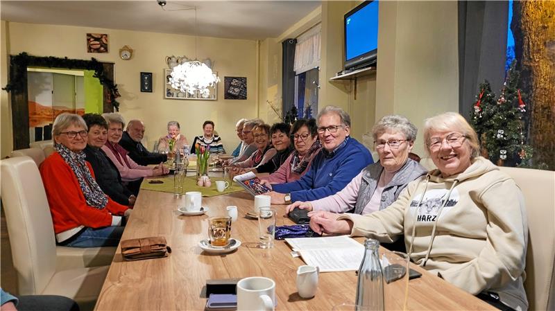 Blachkuhng-Gruppe: „Wir pflegen die Oberharzer Mundart“ Die Blachkuhng-Freunde kommen einmal im Monat zu Kaffee und Kuchen im Café bei Rosi zusammen. Foto: Skuza