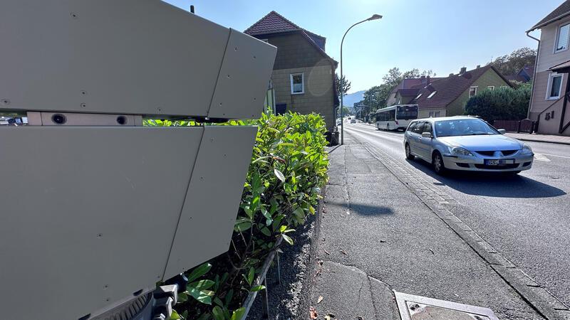 Harzburgs Kinder loben gute und beschimpfen schlechte Autofahrer Die Blitzer an der Dr.-Heinrich-Jasper-Straße stehen nicht nur für die Schulkinderaktion dort. Gut fünf Prozent der Autofahrer sind zu schnell und bekommen demnächst Post vom Landkreis.