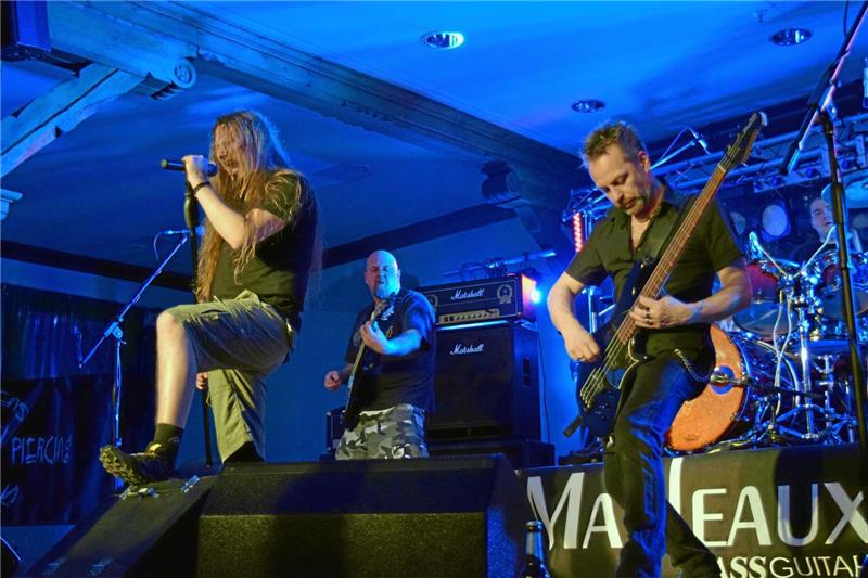 Die Blutsbrüder laden zur Höllenfeuerparty im Freizeitzentrum. Foto: GZ-Archiv