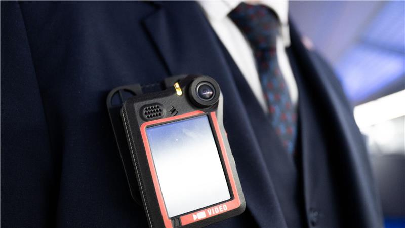 Die Bodycams der Bahn-Beschäftigten zeichnen nur Bildmaterial auf. Die Bahn hofft, dass die gesetzlichen Voraussetzungen auch für eine Tonaufzeichnung geschaffen werden. 