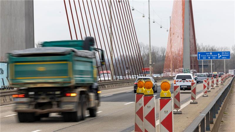 Die Bonner Nordbrücke ist bereits seit Februar für schwere Lkw gesperrt. (Archivbild)